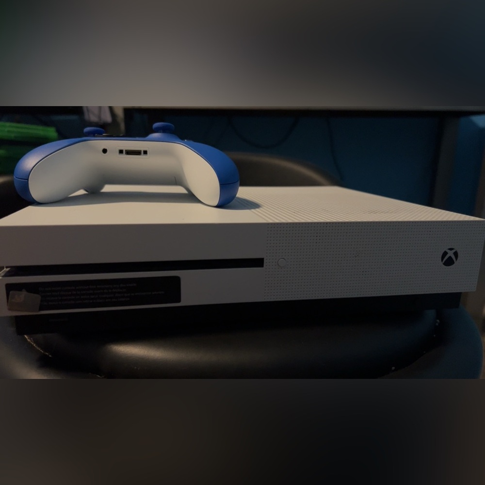 Xbox 1 + controller and games